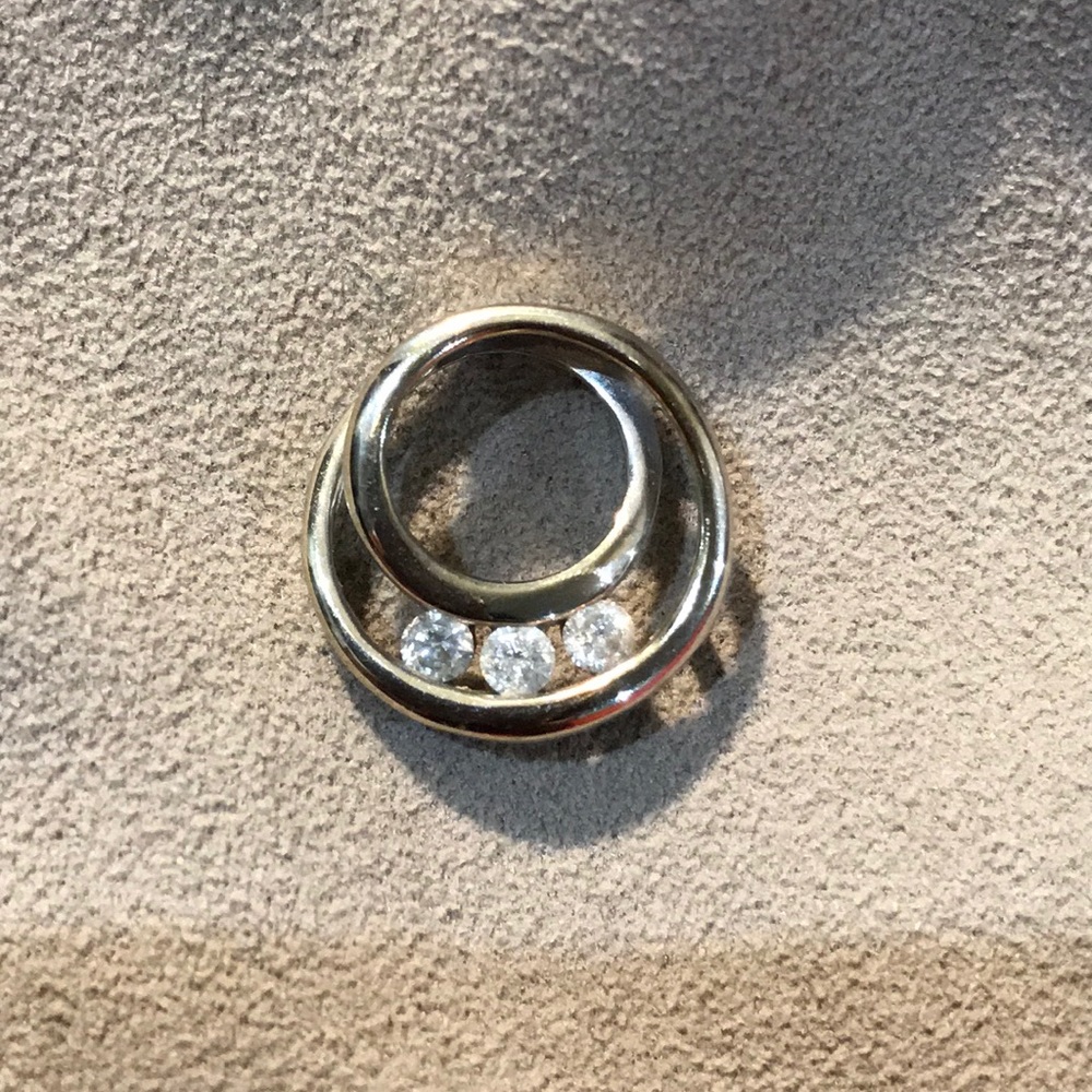 White Gold pendant with diamond